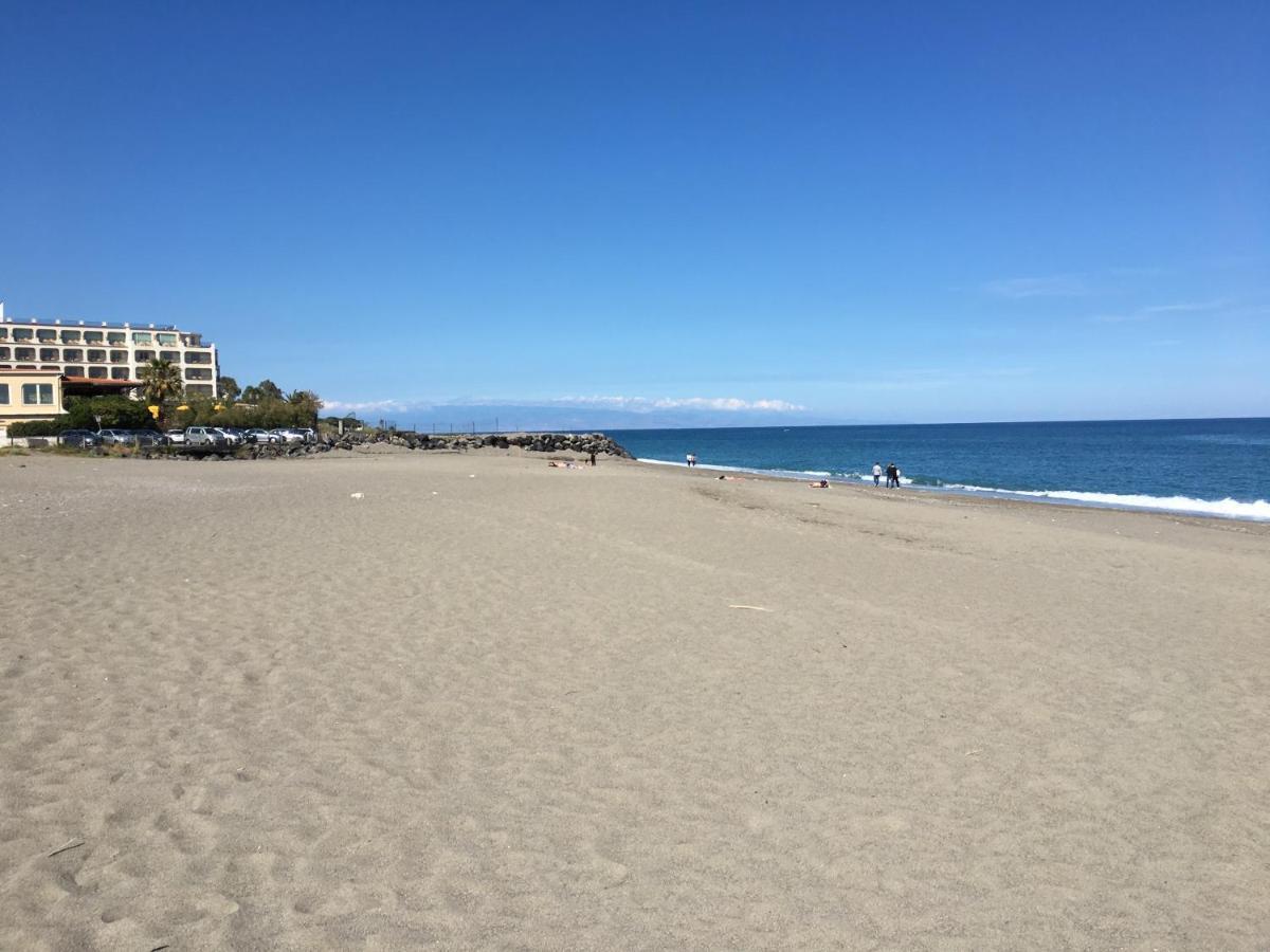 Baia Degli Dei - Living La Nike Lägenhet Giardini Naxos Exteriör bild